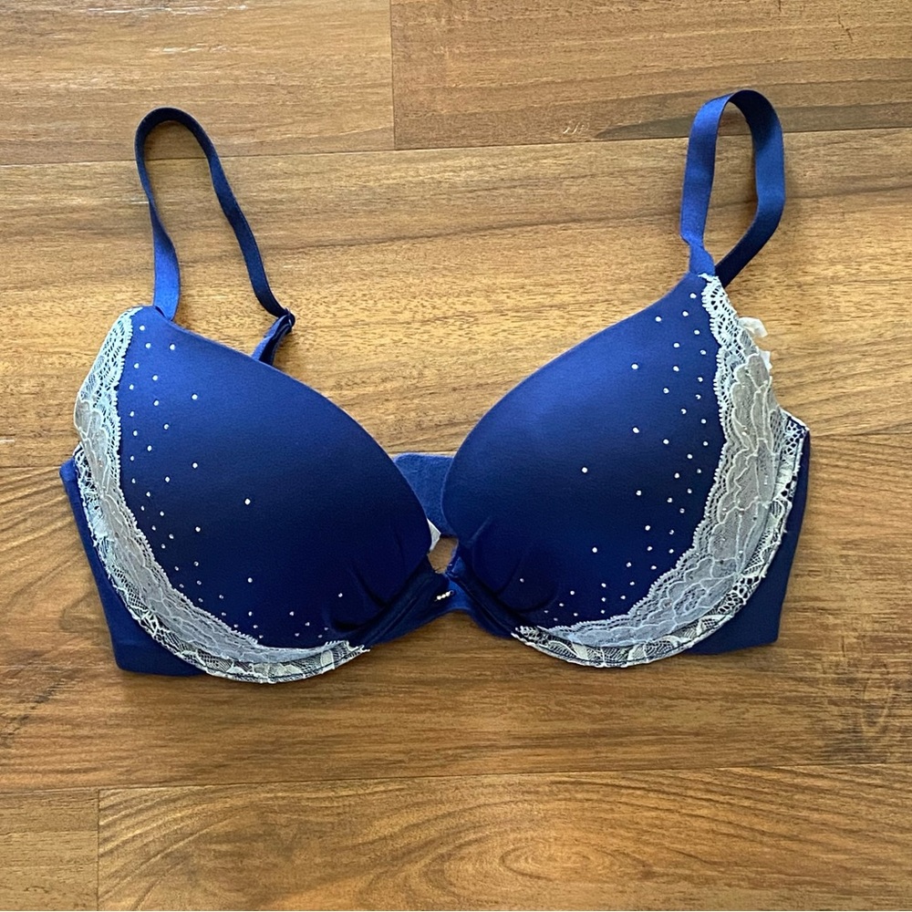 Victoria’s Secret Plunge Bra, 34DD‎